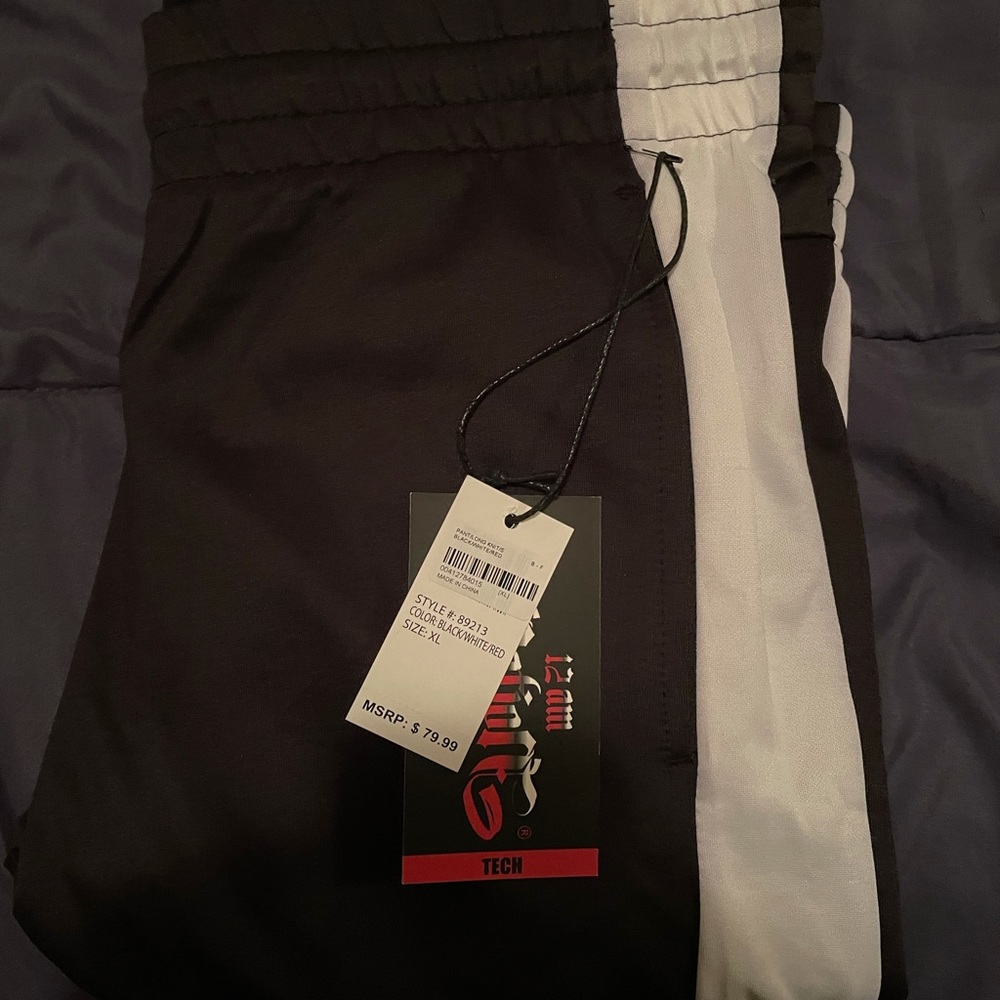 Men’s jogger style sweatpants